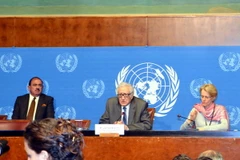 Quang cảnh buổi họp báo thông báo kết quả cuộc gặp ba bên. (Ảnh: Tố Uyên/TTXVN) 