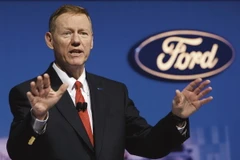 CEO Ford lắc đầu với Microsoft vì "lo ngại" Bill Gates