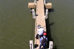 [Video] Nỗi sợ hãi của người dân Quảng Nam khi qua cầu "Vĩnh biệt" 