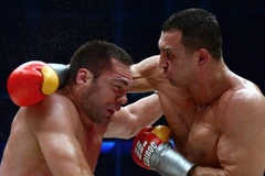 [Photo] Klitschko bảo vệ thành công chức vô địch Quyền anh thế giới