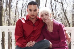 Chàng trai 31 tuổi có quan hệ tình cảm với cụ bà 91 tuổi