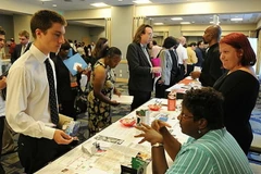 Số người Mỹ xin trợ cấp thất nghiệp lần đầu tăng lên 302.000