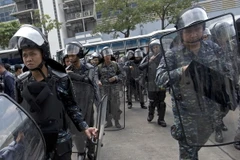 Binh sỹ Thái Lan gác gần tòa nhà chính phủ ở thủ đô Bangkok. (Nguồn: AFP/TTXVN)