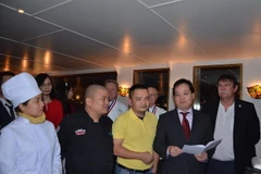 Thưởng thức ẩm thực Việt Nam trên du thuyền sông Seine