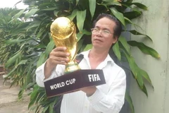 Những chiếc Cúp vàng FIFA “Made in Việt Nam” giá rẻ