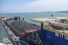 Bắt giữ tàu chở 2.000 tấn than cám vận chuyển trái phép