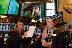 Chỉ số chứng khoán chủ lực tại thị trường Mỹ lập kỷ lục mới