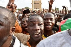[Video] Quân đội Burkina Faso tuyên bố "nắm vận mệnh đất nước" 