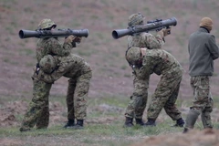 Nhật Bản diễn tập quân sự bắn đạn thật tại chân núi Phú Sĩ