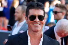 Hạnh phúc làm cha, Simon Cowell làm từ thiện 1,6 triệu bảng