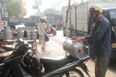 Giá gas giảm 12.000 đồng cho mỗi bình 12kg tại TP.HCM