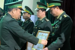 Thưởng nóng bộ đội biên phòng vì thành tích chống buôn lậu