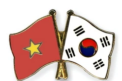 Trao Kỷ niệm chương tặng Chủ tịch Hội giao lưu văn hóa Hàn-Việt