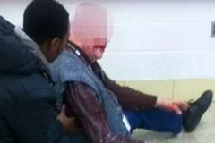 Thầy giáo Mỹ bị học trò hành hung vì phân biệt chủng tộc