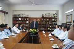 Bộ trưởng Phùng Quang Thanh thăm Đại sứ quán Việt Nam ở Ấn Độ