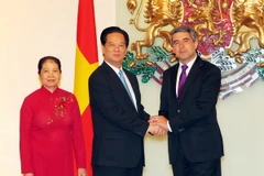 Thủ tướng Nguyễn Tấn Dũng và Phu nhân hội kiến Tổng thống Cộng hòa Bulgaria Rosen Plevneliev. (Ảnh: Đức Tám/TTXVN)