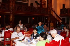 Hoàng cung mở dạ tiệc đón gần 1.000 khách du lịch đến Huế