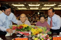 Lãnh đạo TP.HCM gặp gỡ các gia đình chính sách tiêu biểu 