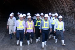 Bộ trưởng Đinh La Thăng chúc Tết các đơn vị thi công hầm đèo Cả