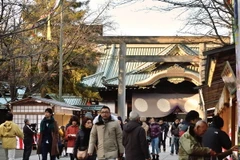 Hàn Quốc chỉ trích Thủ tướng Nhật gửi đồ lễ tới đền Yasukuni