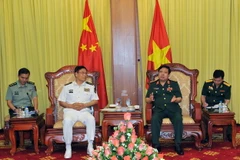 Đại tướng Phùng Quang Thanh, Bộ trưởng Bộ Quốc phòng tiếp Thượng tướng Tôn Kiến Quốc, Phó Tổng Tham mưu trưởng Quân đội Trung Quốc. (Ảnh: Trọng Đức/TTXVN)