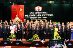 Ban chấp hành Đảng bộ tỉnh Sơn La khóa XIV nhiệm kỳ 2015-2020 ra mắt Đại hội. (Ảnh: Điêu Chính Tới/TTXVN)