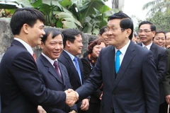 Chủ tịch nước tặng quà gia đình chính sách tại Hà Nam