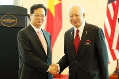 Thủ tướng Nguyễn Tấn Dũng và Thủ tướng Malaysia Najib Razak. (Ảnh: Đức Tám/TTXVN)