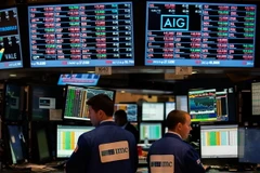 Giao dịch viên tại sàn giao dịch chứng khoán New York, Mỹ ngày 29/6 vừa qua. (Ảnh: AFP/TTXVN)