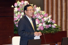 Bộ trưởng Bộ Giáo dục và Đào tạo Phạm Vũ Luận trả lời chất vấn của đại biểu Quốc hội. (Ảnh: Phạm Kiên/TTXVN)