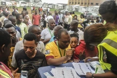 Các điểm bỏ phiếu ở Nigeria mở cửa để cử tri bầu tổng thống