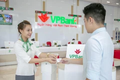 Khách hàng đến giao dịch tại VPBank. (Nguồn: VPBank)