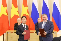 Lãnh đạo hai nước chứng kiến lễ trao biên bản ghi nhớ hợp tác đầu tư giữa SHB và IIB. (Nguồn: SHB)