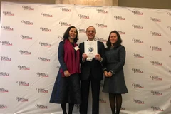 Đại diện VietinBank nhận giải từ Ban tổ chức. (Nguồn: VietinBank)