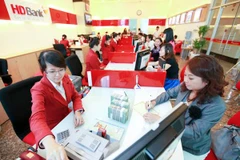 Khách hàng giao dịch tại HDBank. (Nguồn: HDBank)