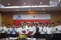 Lãnh đạo hai bên tham gia ký kết. (Nguồn: Agribank)