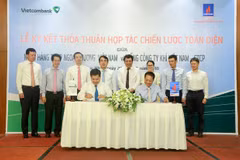 Lãnh đạo hai bên ký kết. (Nguồn: Vietcombank)