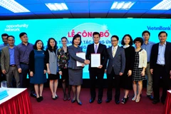 Đại diện VietinBank và ON trao thỏa thuận hợp tác. (Nguồn: VietinBank)