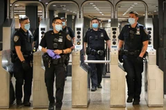 Cảnh sát tại một bến tàu ở New York. (Ảnh: ABC)