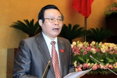 Chủ nhiệm Ủy ban tài chính, ngân sách của Quốc hội Phùng Quốc Hiển trình bày Báo cáo về dự thảo Luật kiểm toán nhà nước (sửa đổi). (Ảnh: An Đăng/TTXVN)