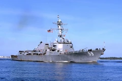 Tàu chiến Mỹ đồng hành cùng tàu Anh tại Eo biển Hormuz