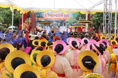 Hàng vạn du khách đổ về khai lễ hội Đền Đô tại Bắc Ninh