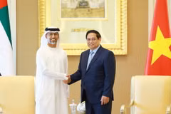 Thủ tướng Phạm Minh Chính tiếp ông Suhail Mohamed Al Mazrouei, Tổng giám đốc điều hành Tập đoàn đầu tư Mubadala. (Ảnh: Dương Giang/TTXVN)