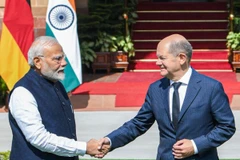 Thủ tướng Ấn Độ Narendra Modi (trái) và Thủ tướng Đức Olaf Scholz tại cuộc gặp ở New Delhi. (Ảnh: ANI/TTXVN)