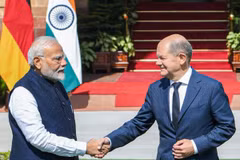 Thủ tướng Ấn Độ Narendra Modi (trái) và Thủ tướng Đức Olaf Scholz tại cuộc gặp ở New Delhi. (Ảnh: ANI/TTXVN)