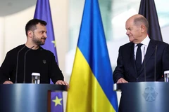 Tổng thống Ukraine Zelensky và Thủ tướng Đức Olaf Scholz. (Ảnh: Reuters)