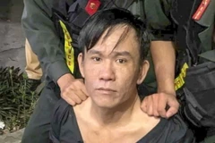 Đối tượng Ngô Bảo Trường bị lực lượng công an khống chế sau khi cướp ôtô chạy gần 100km từ Cần Thơ đến Tiền Giang. (Ảnh: TTXVN phát)