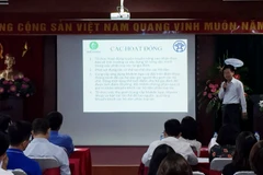 Nhóm khởi nghiệp trình bày về các dự án của mình. (Ảnh: Doãn Đức/Vietnam+)