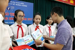 Trong ngày hội STEM - Ngày hội khoa học và công nghệ lần thứ 2 này, trường trung học cơ sở Trưng Vương đã có hơn 600 học sinh tham gia với gần 1000 sản phẩm. (Ảnh: Doãn Đức/Vietnam+)