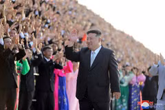 Nhà lãnh đạo Triều Tiên Kim Jong Un dự sự kiện kỷ niệm 75 năm ngày Quốc khánh, tại Bình Nhưỡng, ngày 8/9/2023. (Ảnh: Yonhap/TTXVN)
